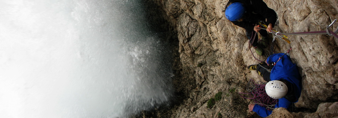 Gaeta, mare in tempesta, corso base di arrampicata