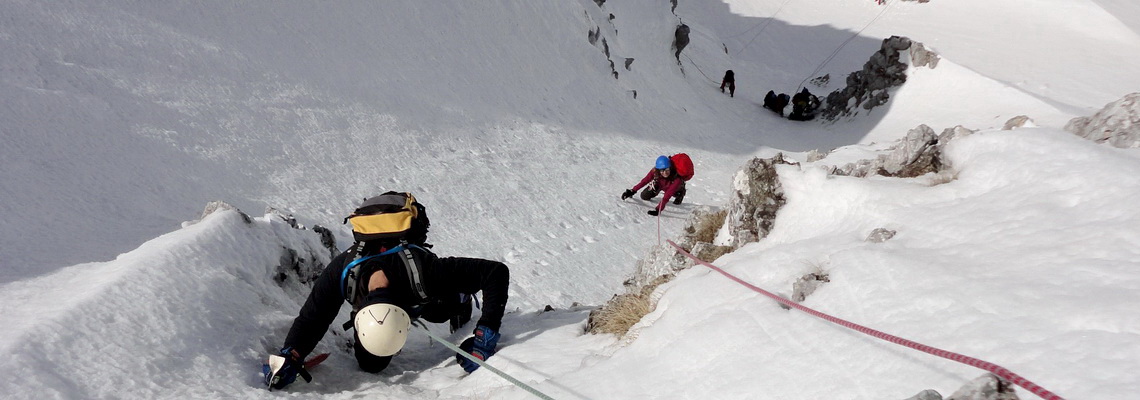 Ripidi canali in Appennino, corso di alpinismo invernale