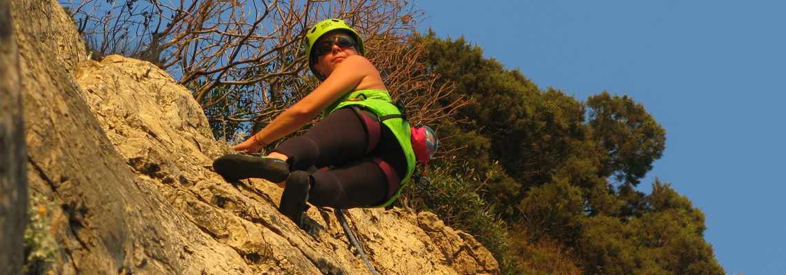 Al Castello Invisibile, falesia di Sperlonga, corso base di arrampicata